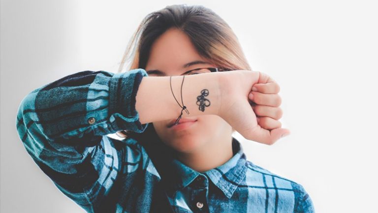 girl-hand